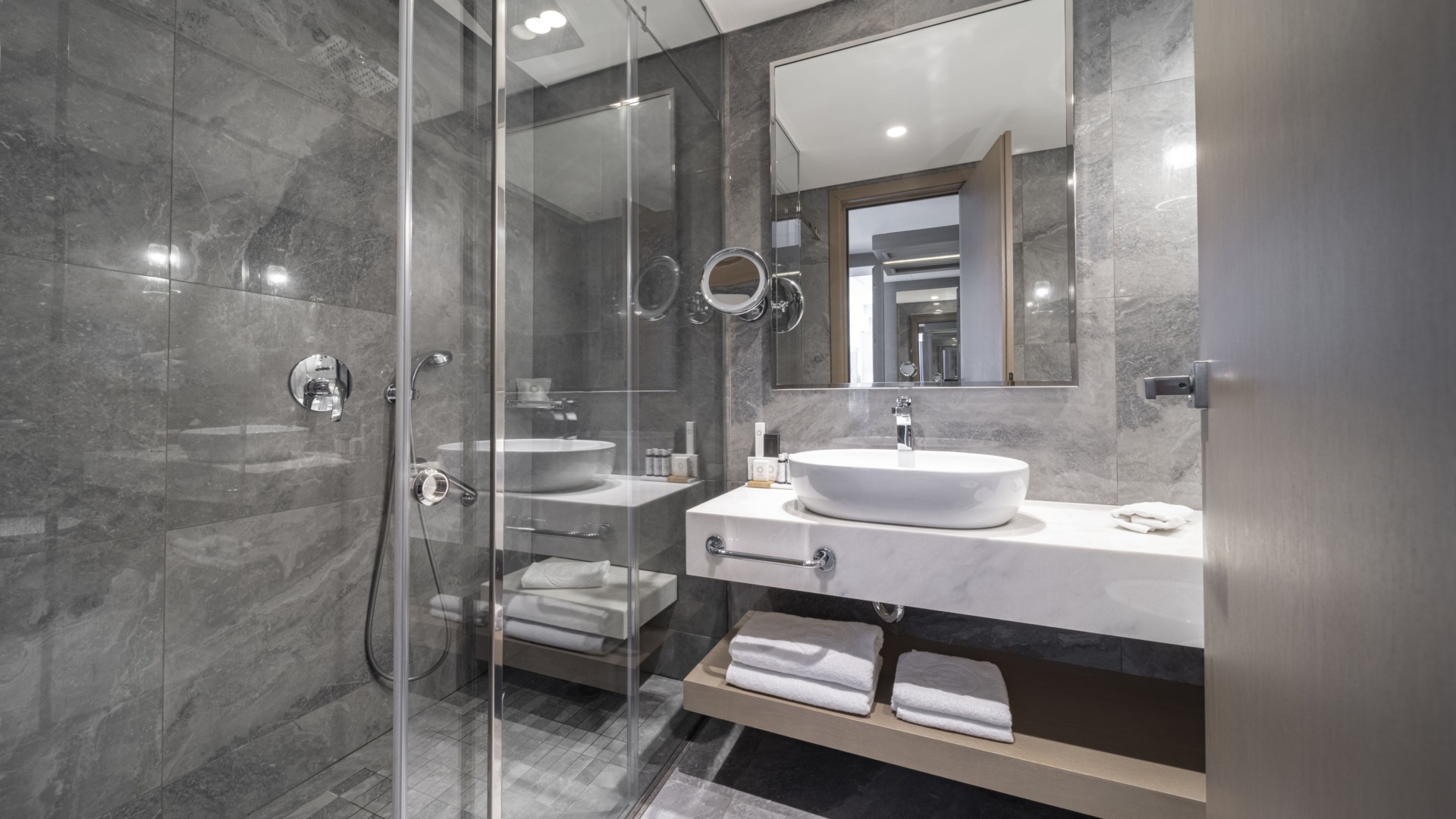 Electra_Metropolis_Athens_Superior_Triple_Room_Bathroom