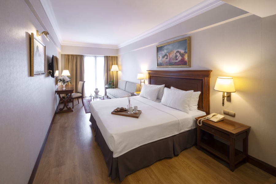 Electra_Palace_Athens_Classic_Triple_Room_Bedroom