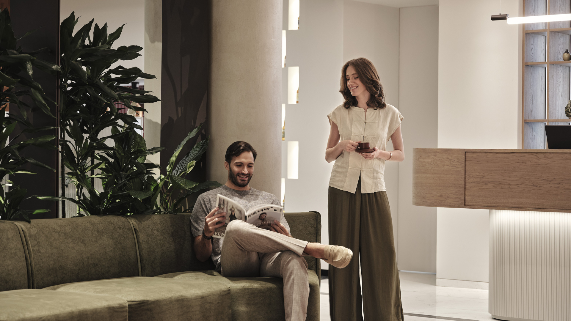 electra-rhythm-athens-guests-talking-lobby